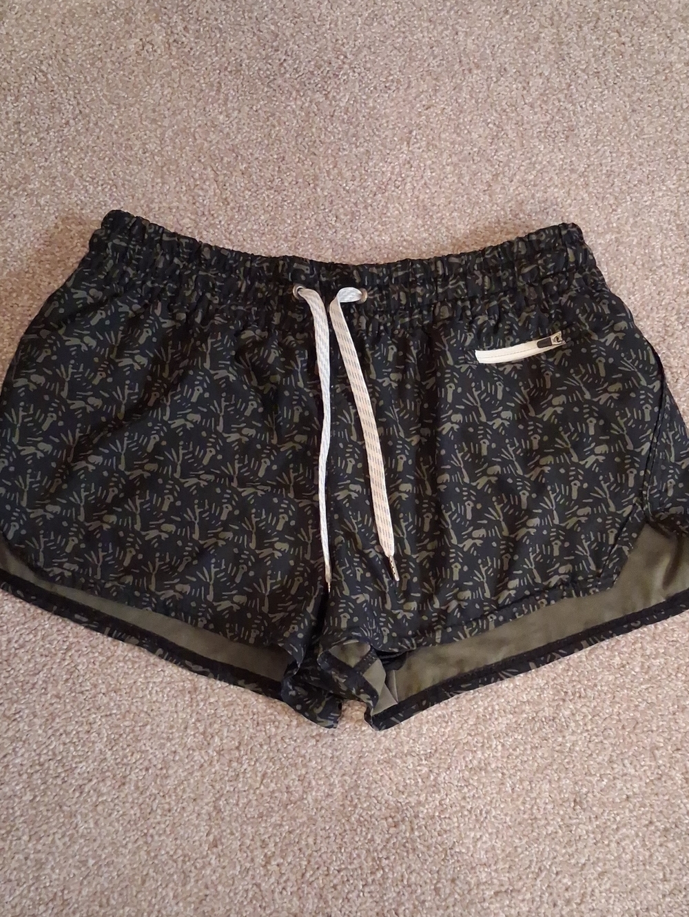 Vuori Women's Olive Green-Black Block Patterned Athletic Lined Shorts. (S)
